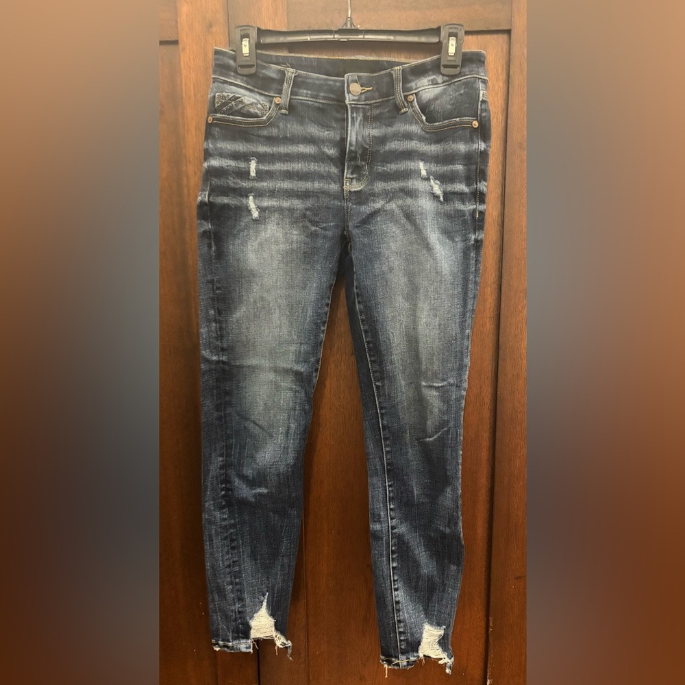 Buckle Black Dark Wash Distressed Jeans size 26 Ankle Skinny